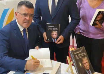 Lansarea cartii lui Dan Dungaciu despre Trump fara a avea cartea