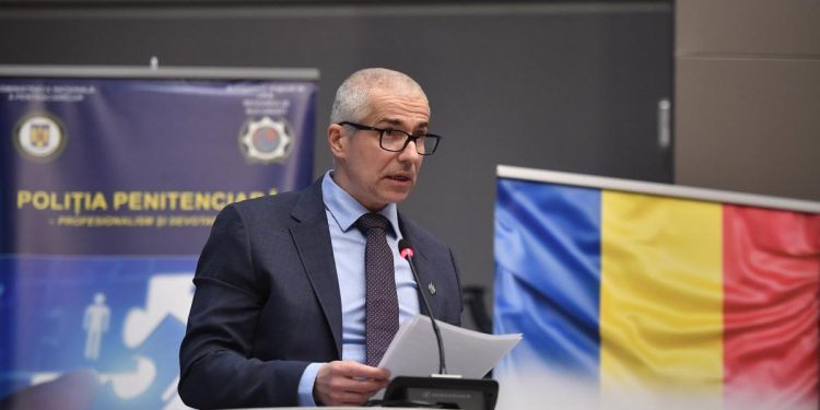 Marinescu anunta achizitia a 6000 de bratari electronice pentru detinutii care beneficiaza de permisiuni