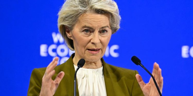 Motinea impotriva Ursulei von der Leyen a fost votata nefavorabil in Parlamentul European