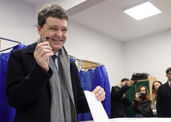 Nicuser Dan activist anti Chevron si colaborare cu actionari