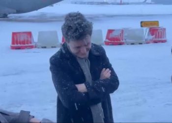 Nicusor Dan este blocat in Paris din causa vremii