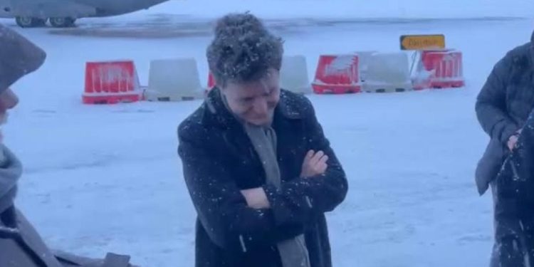 Nicusor Dan este blocat in Paris din causa vremii