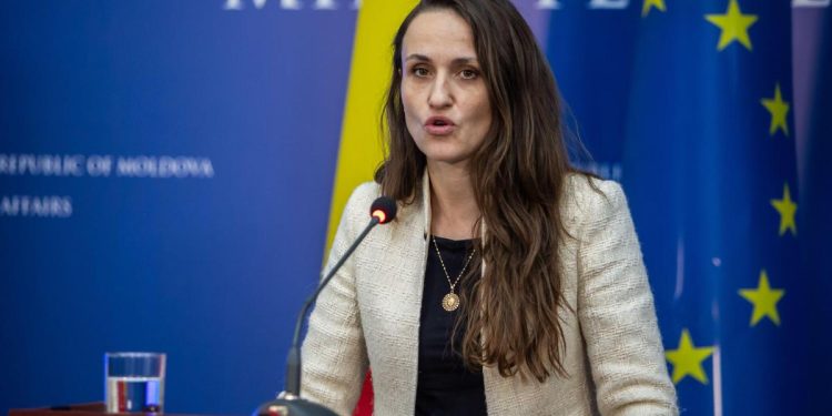 Oana Toiu mesaj de la Davos Niciun teritoriu al unei natiuni nu poate fi cedat unei alte natiuni dect