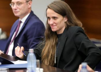 Opozitia suveranista propune motiune impotriva Toiu