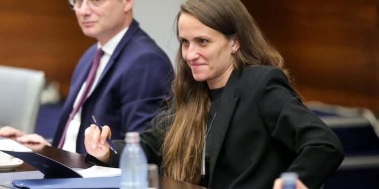 Opozitia suveranista propune motiune impotriva Toiu