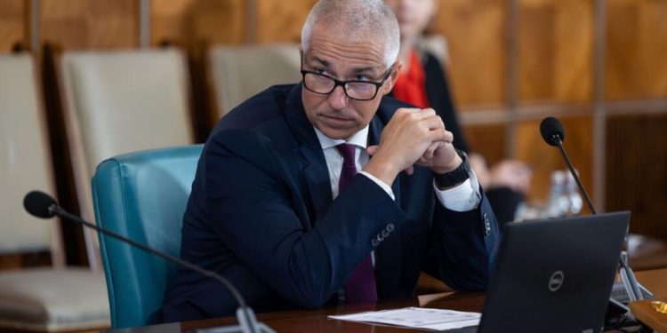 PSD il sustine pe ministrul Justitiei acuzat de plagiat