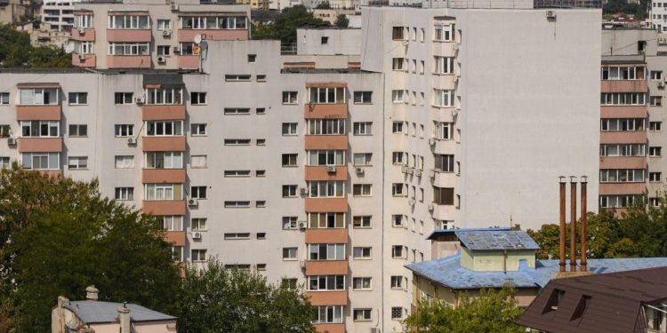 Primaria Sector 1 va plati anveloparea blocurilor