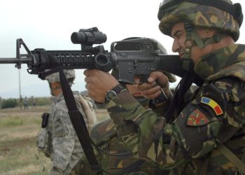 Romanii din rezerva militara primesc 3 salarii medii