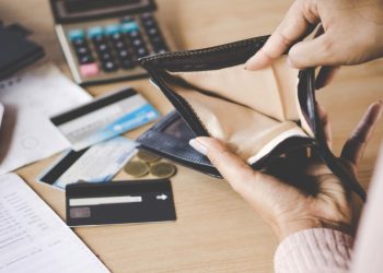 Temerile romnilor pentru 2026 taxe mai mari pierderi de locuri de munca