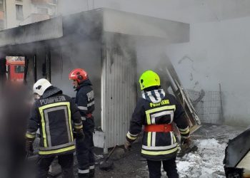 incendiu urmat de o explozie in gherla o patiserie a fost distrusa