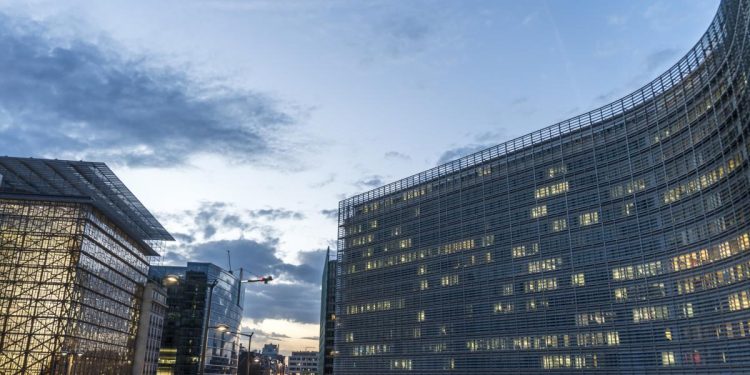 25 de directive europene nu sunt implementate in Romania FACIAS cere lamuriri