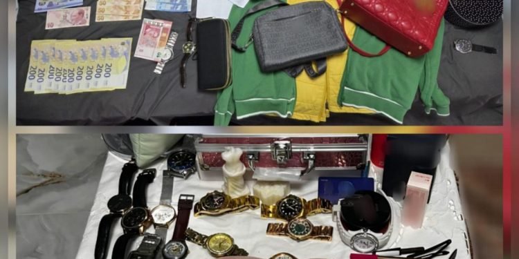 Aur si haine descoperite in locuintele din Vaslui ale membrilor unei bande care jefuia persoane bogate in Germania