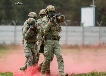 Ce actiuni intreprinde un soldat roman cand vede o drona Indicii care sugereaza ca armata Romaniei nu este pregatita pentru
