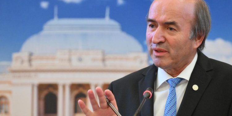 Fost membru al CCR dupa a cincea amanare de la Curte privind legea pensiilor speciale este pur si simplu exagerat