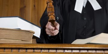 Fost primar din Arges condamnat la 4 ani de inchisoare pentru incendierea primariei