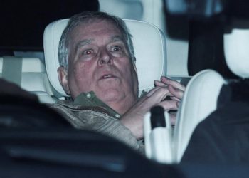 Guvernul britanic ia in calcul excluderea lui Andrew din linia de succesiune la tron