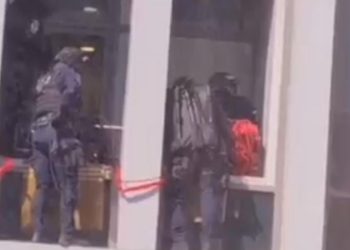 Hackerii care fura banii oamenilor de pe carduri organizandu se intr un call center similar celor din corporatii