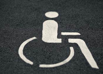 Invocarea de catree premier a unei cifre umflate pentru a justifica taierea unui drept legal reprezinta dezinformare si lipsa de respect fata de persoanele cu dizabilitati