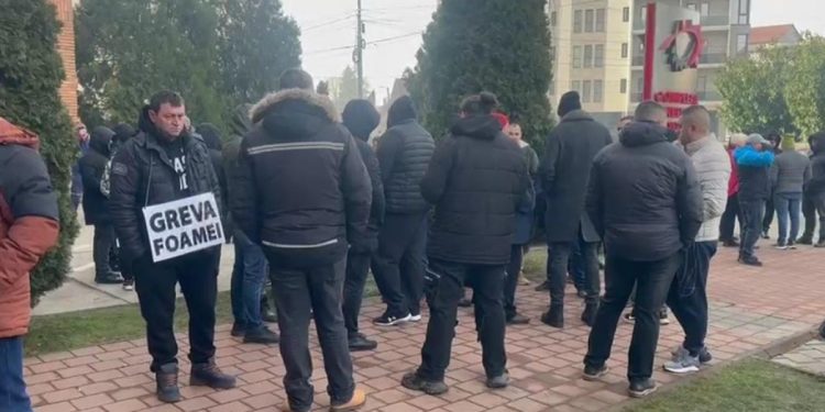 Minerii din Gorj au iesit in strada inainte de protestul din Bucuresti Cei 700 de lei din tichete