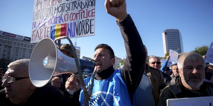 Minerii se prezinta la protest in Bucuresti Solicita venitul de completare pe o perioada de 48 de luni pentru cei concediati si