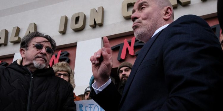 Ministrul Culturii suprins in timp ce ii jigneste pe actorii de la Teatrul National care i au cerut