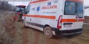O ambulanta a ramas inzapozita in noroi la Iasi Cand a reusit in sfarsit sa ajunga la pacient