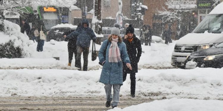 Primaria Capitalei Operatorii de salubritate din sectoarele 1 3 si 5 au fost atentionati sa abordeze
