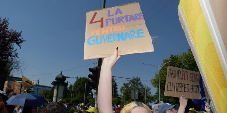 Profesorii si studentii protesteaza impotriva masurilor de austeritate impuse de Guvernul Bolojan