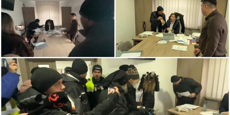 Revolta a cetatenilor in Salcea Suceava Oamenii au intrat in biroul primarului suparati din cauza impozitelor Arata
