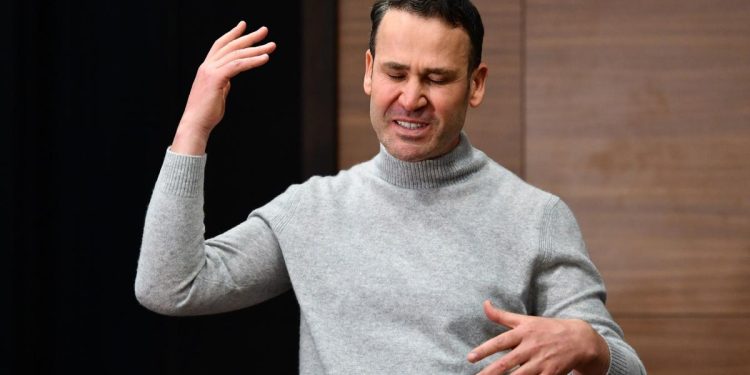 Robert Negoita anunta ca va cere instantei reluarea attributiilor de primar al Sectorului 3