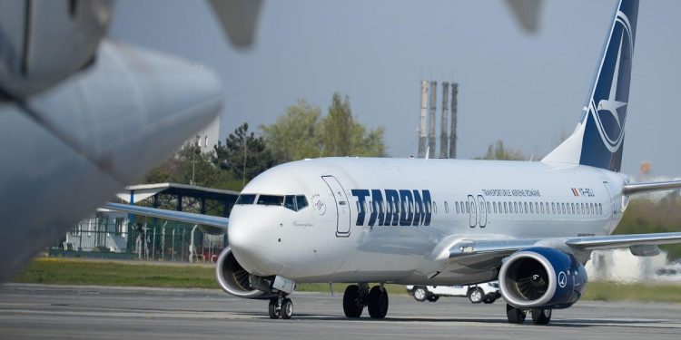 Zborul Tarom catre Paris oprit pe Otopeni din cauza unei situatii tehnice neprevazute Pasagerii