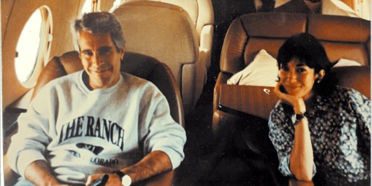 ghislaine maxwell solicta gratiere din partea lui donald trump pentru a putea raspunde intrebarilor in fata congresului sua