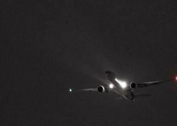 incident aviatic la otopeni o aeronava hisky survoleaza aeroportul si face o tentativa de aterizare