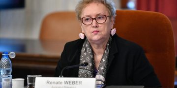 Avocatul Poporului ar putea sa conteste la CCR concedierile din administratia publica si modalitatea in care se