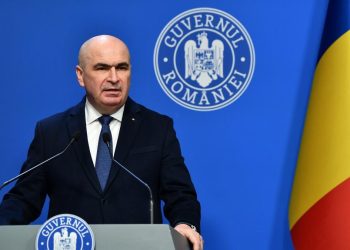 Bolojan anunta ca Guvernul va reduce foarte probabil accizele la carburanti