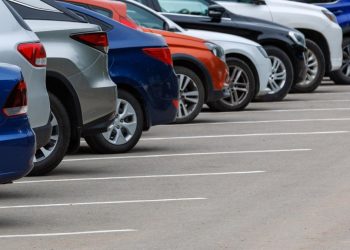 Bucurestenii care detina masini electrice sau hibride nu vor mai putea parca gratuit in oras Proiectul urmeaza sa