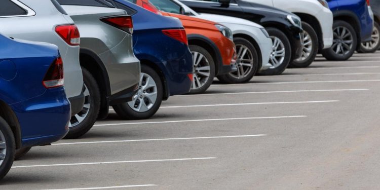 Bucurestenii care detina masini electrice sau hibride nu vor mai putea parca gratuit in oras Proiectul urmeaza sa