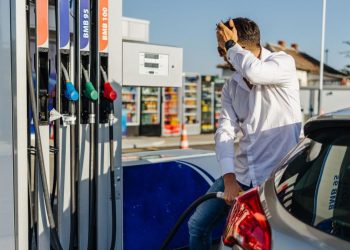 Cat cost benzina i motorina pe 26 martie Pretul a crescut cu 2 lei pe litru fa de acum o