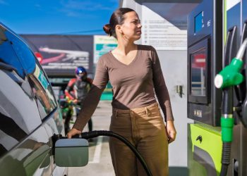 Cele mai ridicate preturi la combustibili din istorie Motorina a trecut de 10 lei pe litru iar