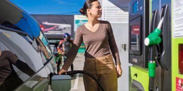 Cele mai ridicate preturi la combustibili din istorie Motorina a trecut de 10 lei pe litru iar