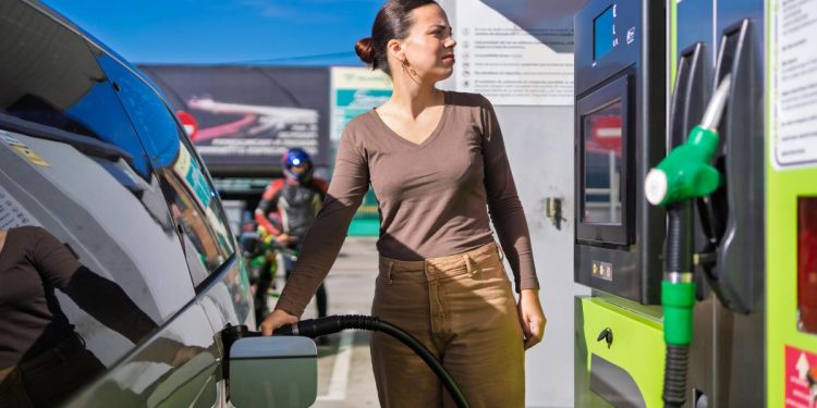 Cele mai ridicate preturi la combustibili din istorie Motorina a trecut de 10 lei pe litru iar