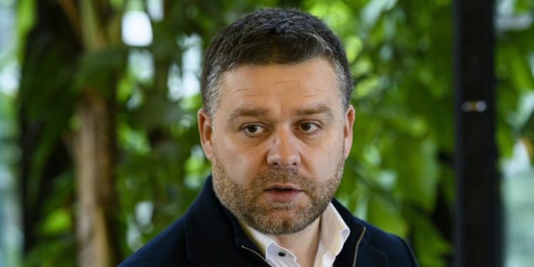 Ciucu acuza ca firmele de transport nu platesc taxa de oras Dintre 6 vehicule cu o masa mai mare de 5