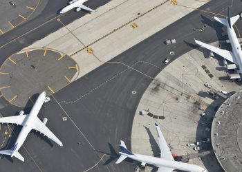 Cursele speciale Tarom pentru romanii blocati in Orientul Mijlociu au fost suspendate Alte 35 de zboruri
