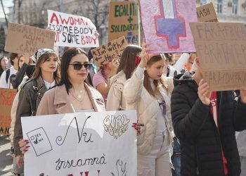 Femeile victime ale violenei sufera in tacere Ele trebuie sa solice ajutor la telefonul de incredere 0 8008 8008 ONG uri sau autoritati