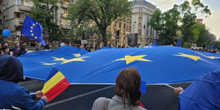 INSCOP Peste 768 dintre romani cred ca este necesar sa ramanem in NATO si UE