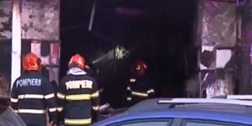 Incendiu intr un bloc din Bucuresti Zeci de locatari au fost evacuati de urgenta dupa