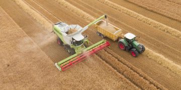 Liga Asociatiilor Producatorilor Agricoli cere Guvernului sa elimine de urgenta acciza pe motorina din