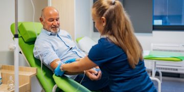 Martorii lui Iehova permit membrilor sa primeasca transfuzii cu o conditie sa fie sangele lor