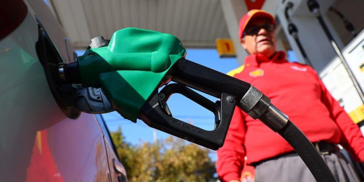 Motorina premium a trecut de 11 lei pe litru Ce masuri va analiza luni premierul Bolojan pentru