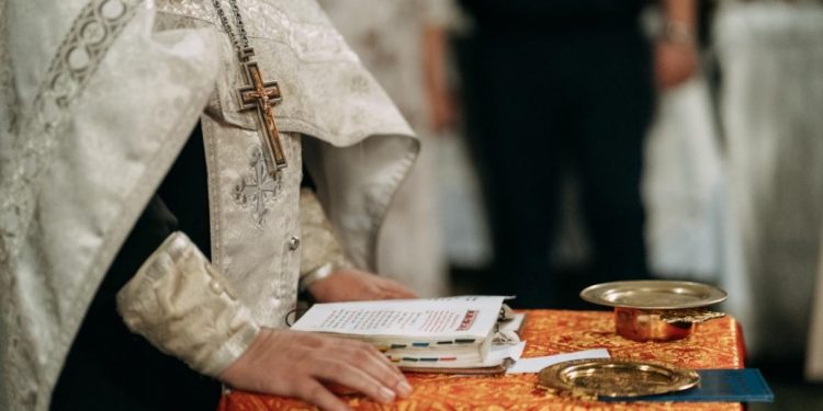 Patriarhia Romana ii avertizeaza pe credinciosi BOR nu ofera dezlegari sau vraji